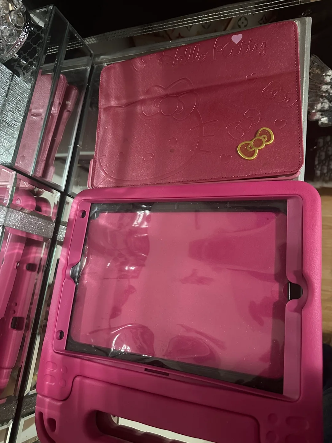 Variety of iPad Cases image indicator(4)