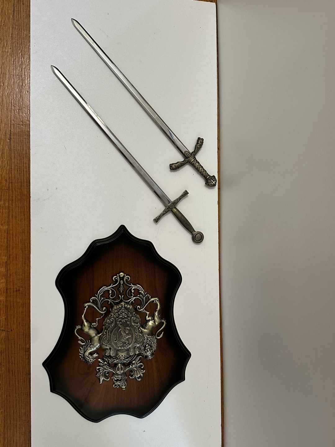 Decorative Wall Plaque with Crossed Swords - photo 4