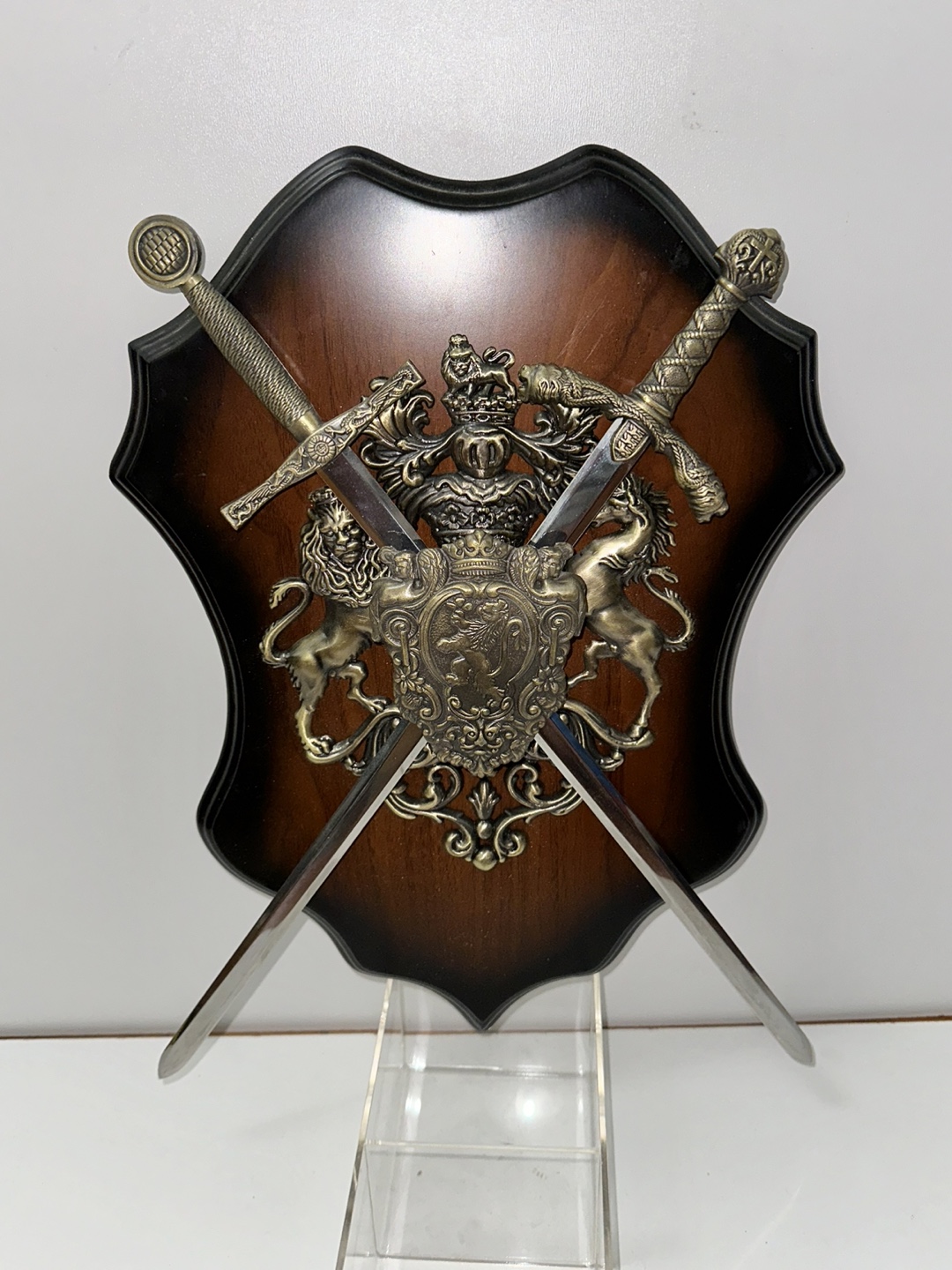 Decorative Wall Plaque with Crossed Swords - photo 2