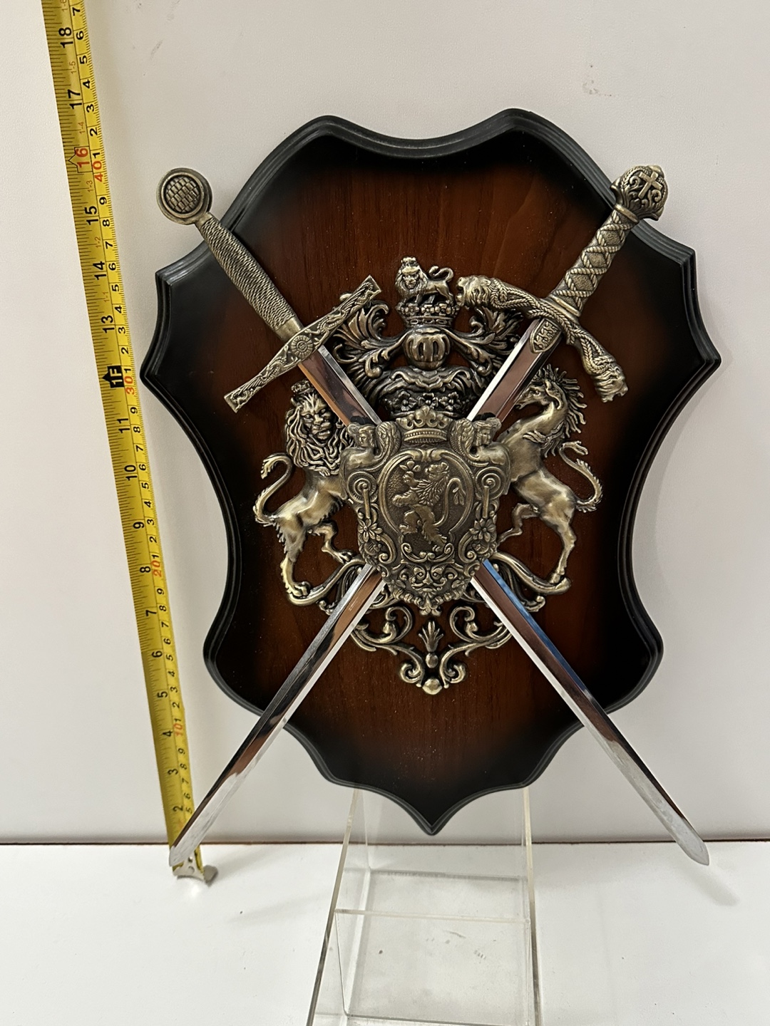 Decorative Wall Plaque with Crossed Swords - photo 3