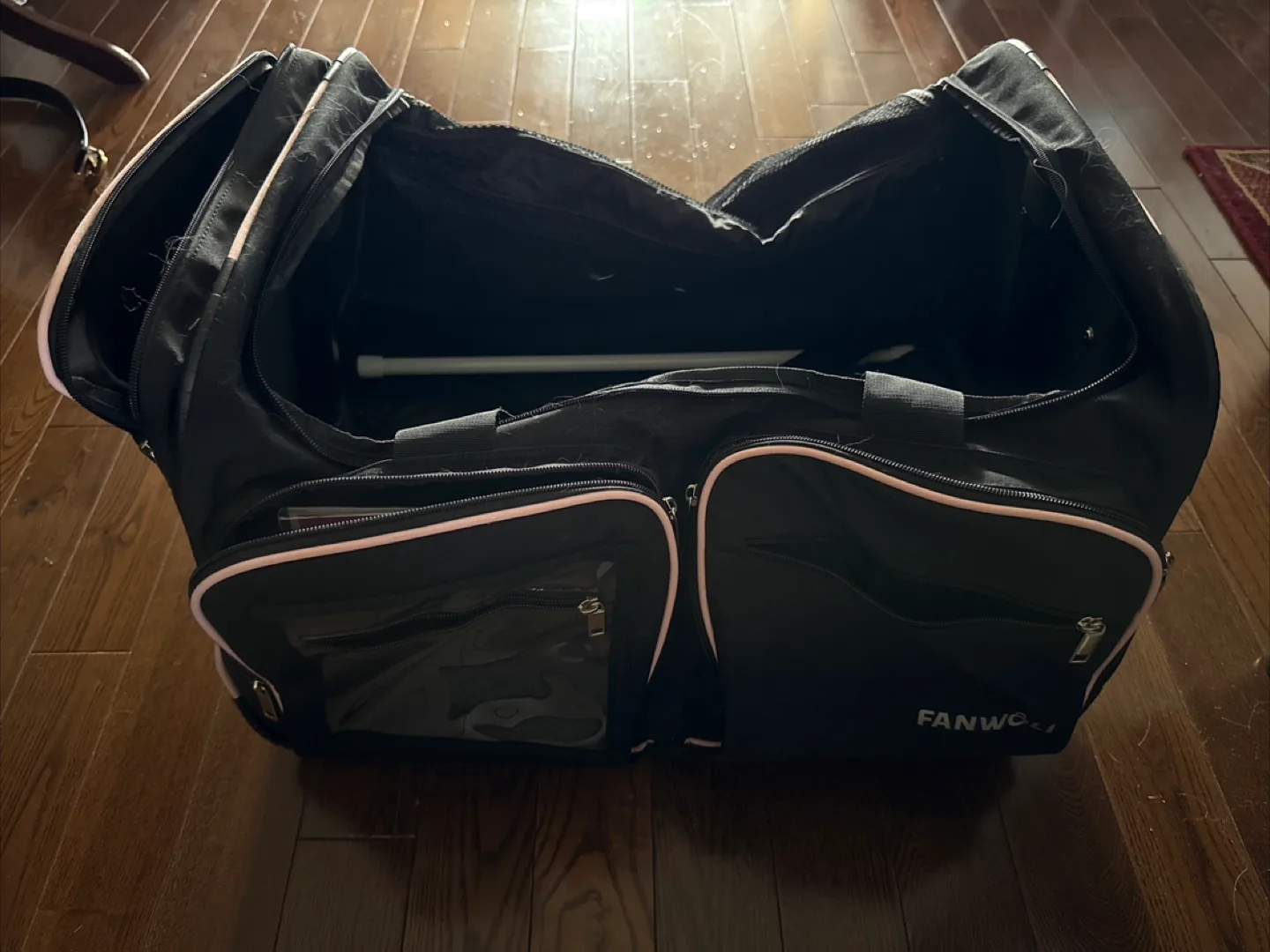 FANWOLI Rolling Garment Bag - Black image indicator(2)