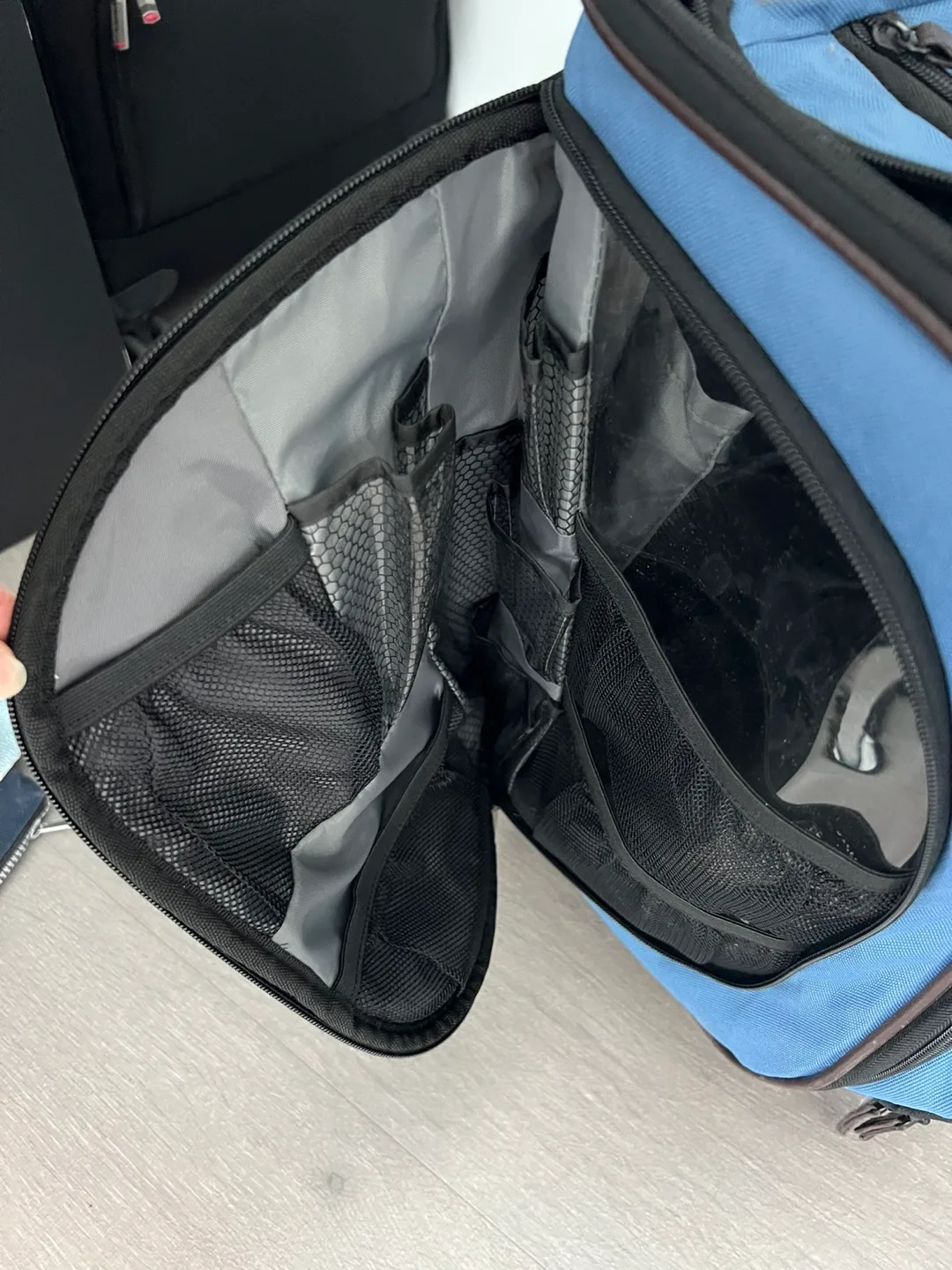 Picnic at Ascot Wheeled Picnic Cooler Bag image indicator(6)