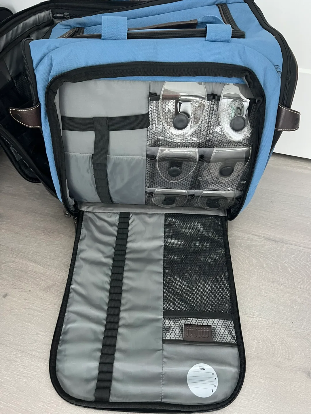 Picnic at Ascot Wheeled Picnic Cooler Bag image indicator(5)