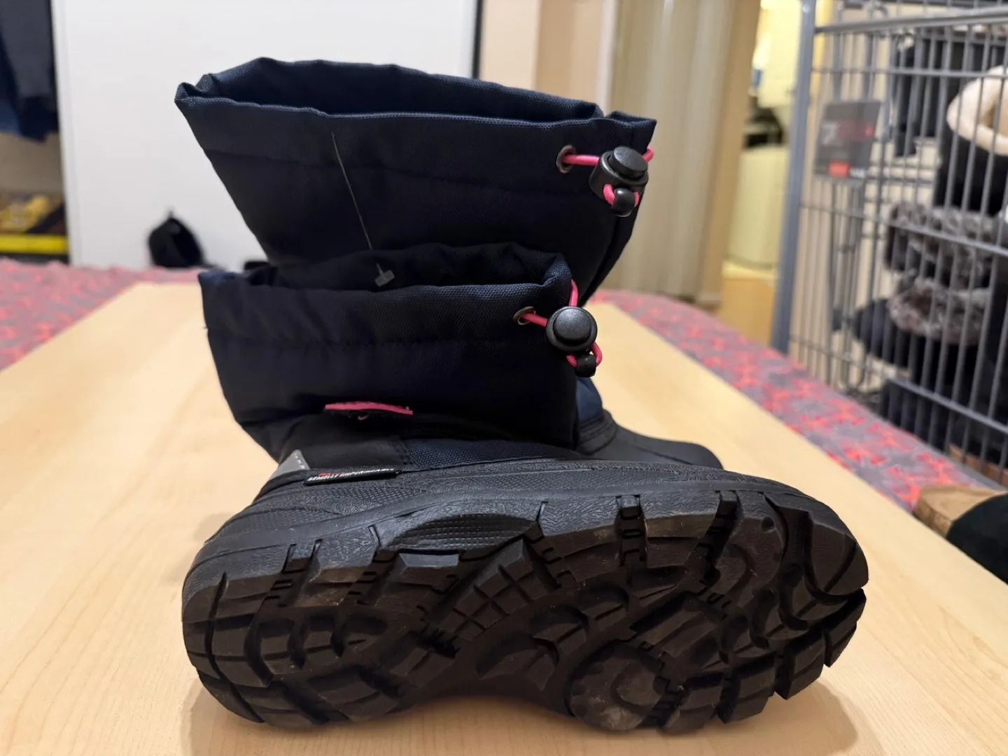 Women’s Winter Snow Boots - Size 7 thumbnail