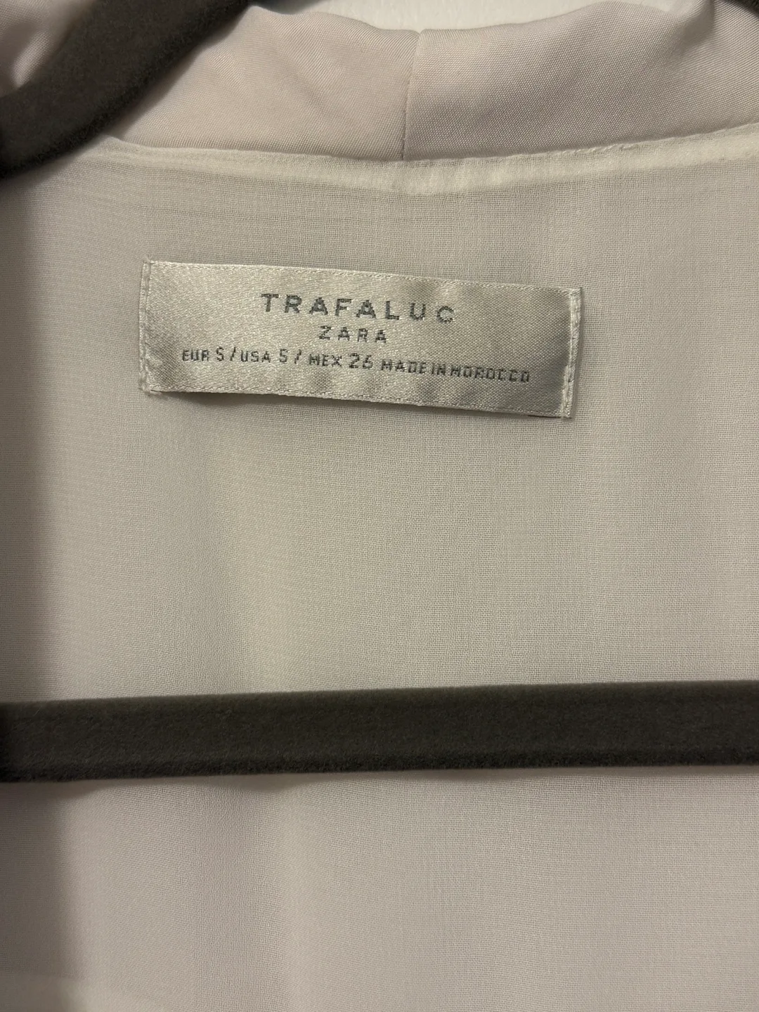 Zara Trafaluc Cream Blazer - Size S image indicator(3)