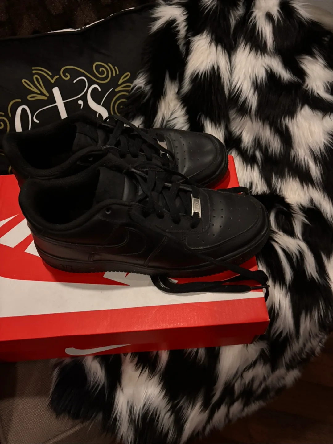 Nike Air Force 1 Low Black image indicator(2)