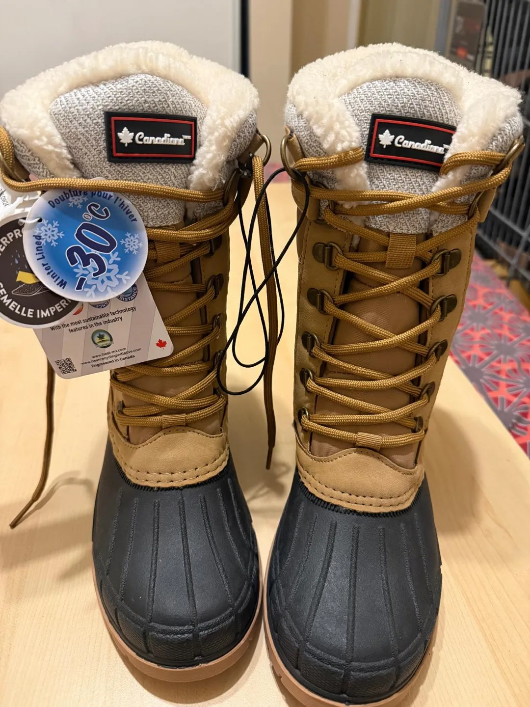 Canadiana Winter Boots - Women's size 6 thumbnail