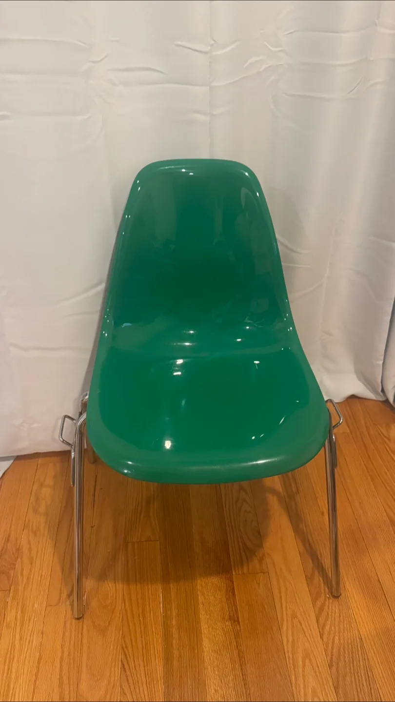 Green Molded Plastic Dining Chair thumbnail