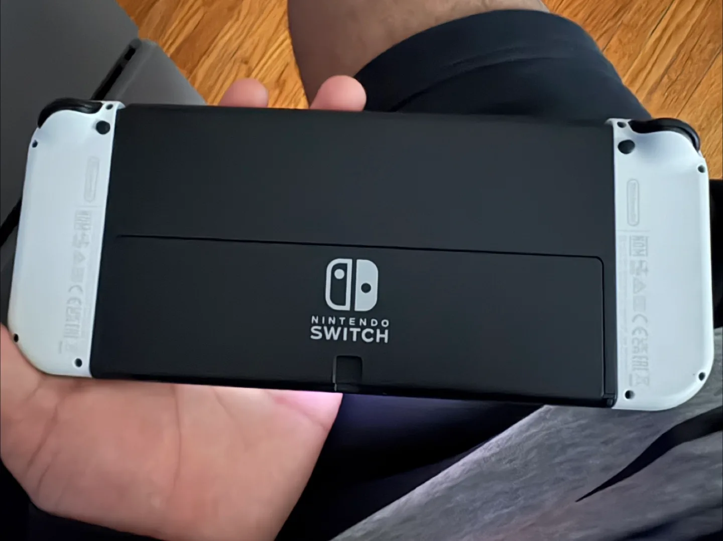 Nintendo Switch OLED White Edition image indicator(5)