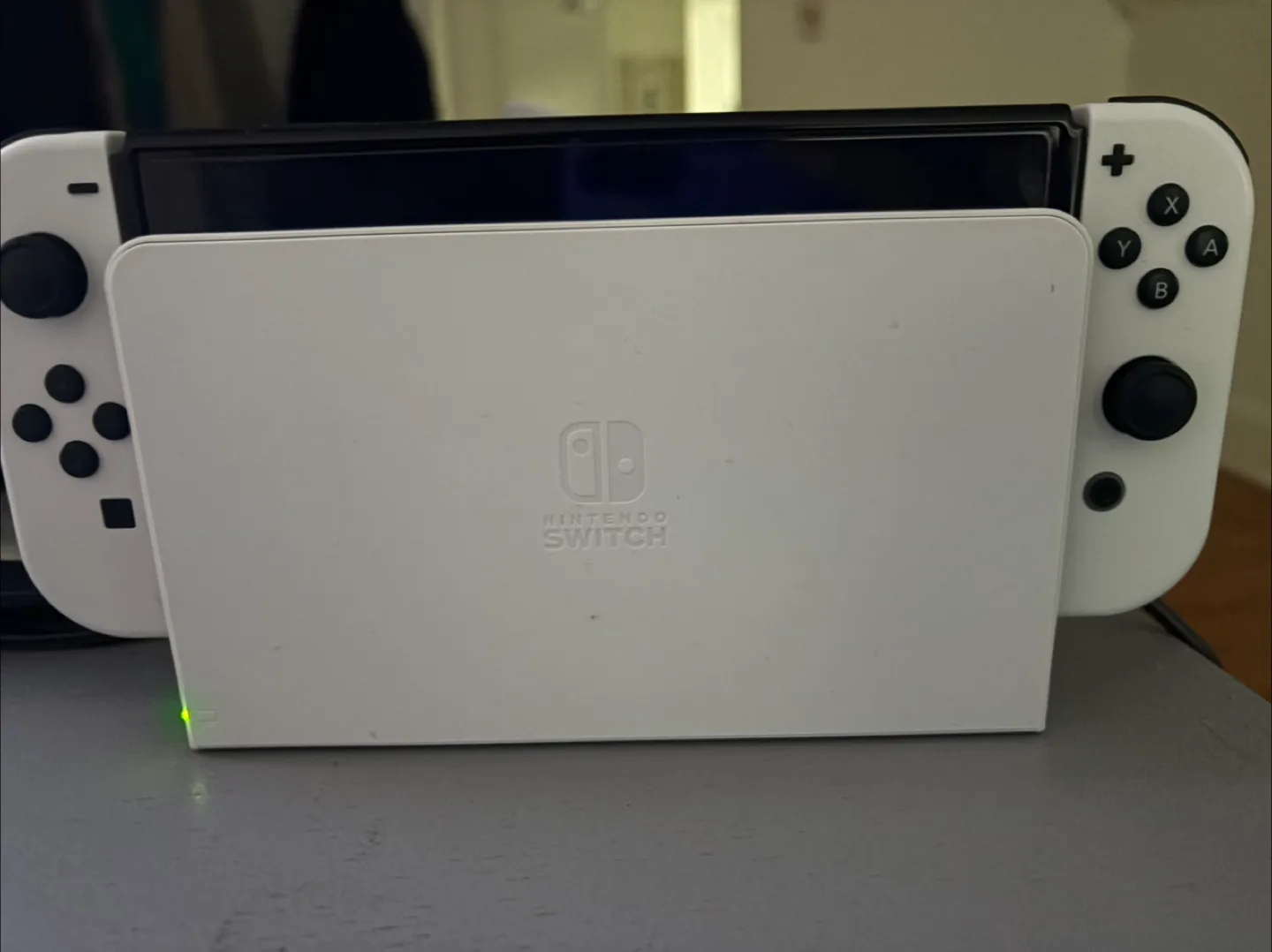 Nintendo Switch OLED White Edition image indicator(3)