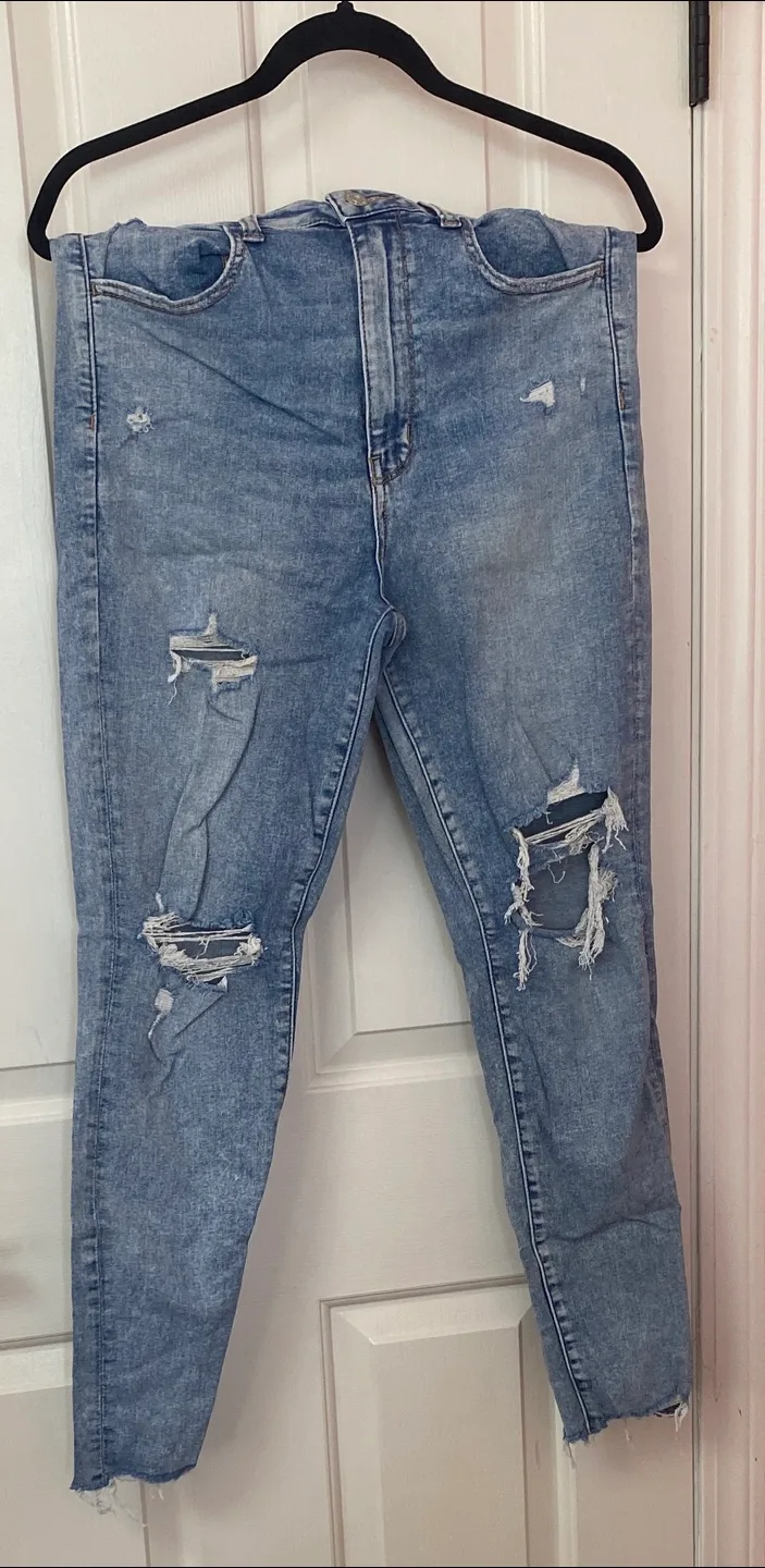 American Eagle Ripped Jeans thumbnail