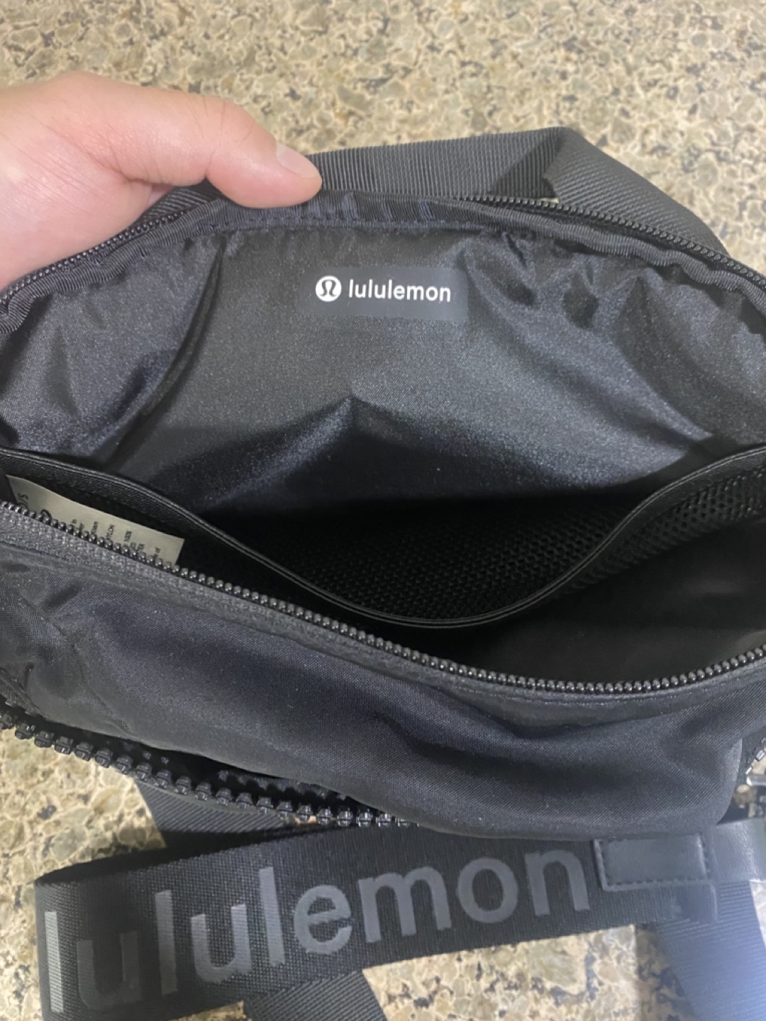 Lululemon Everywhere Belt Bag + Never Lost Keychain - photo 2