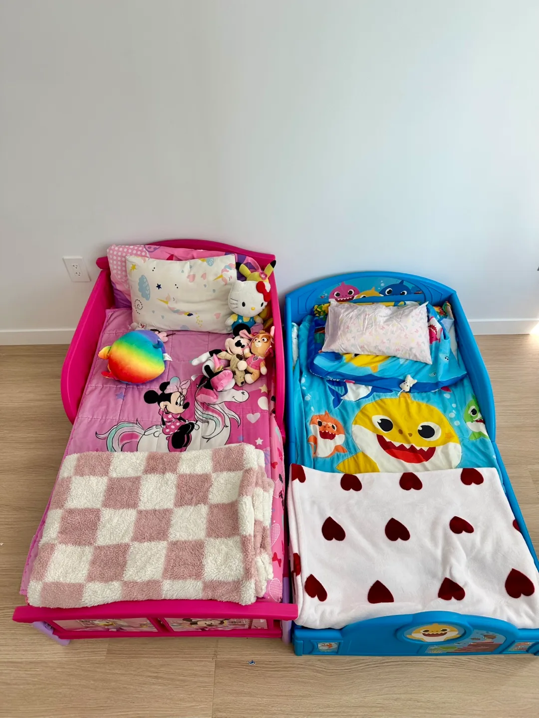 Black Friday! Minnie Mouse Toddler Pink Bed! image indicator(2)