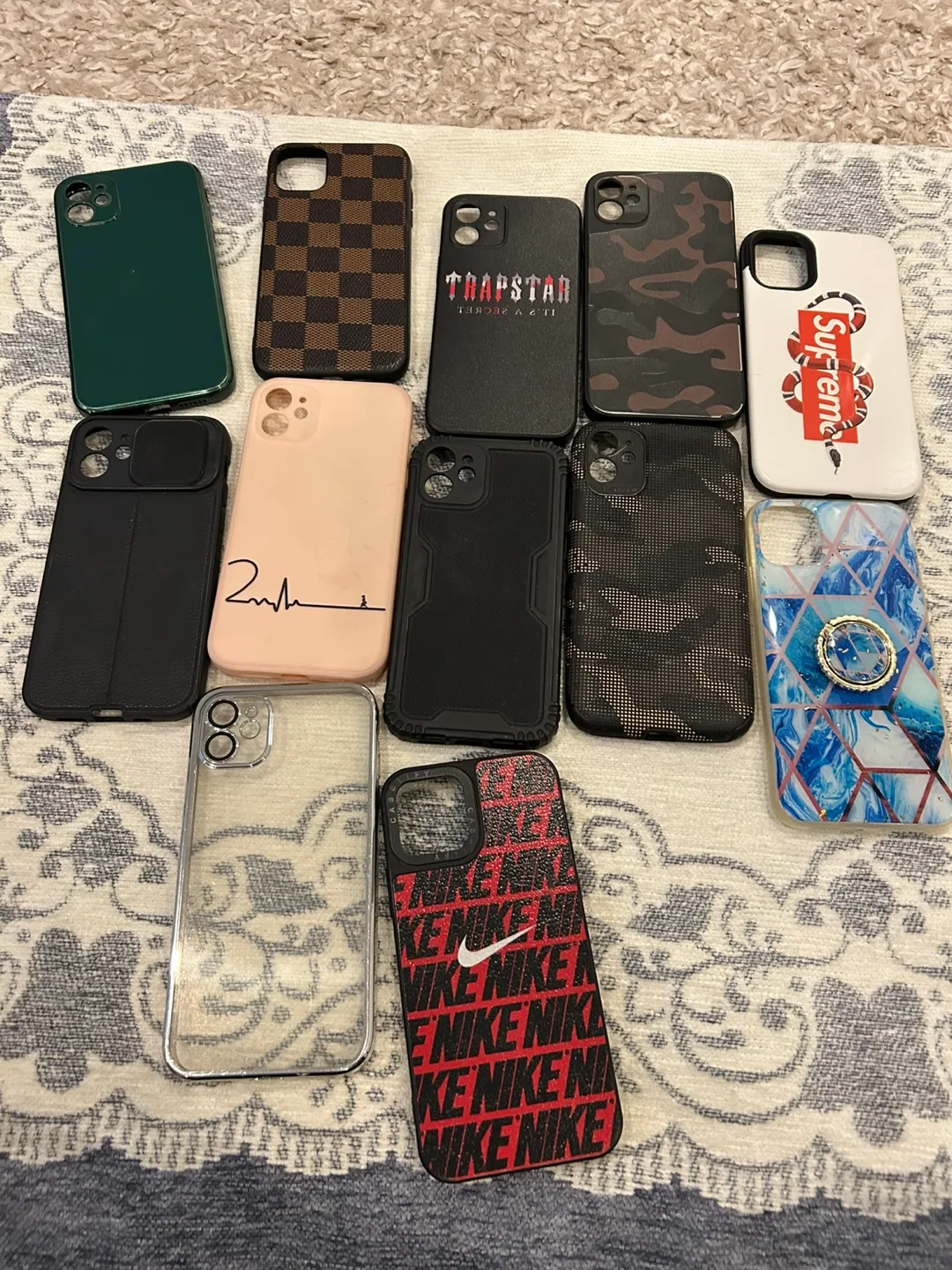 iPhone 11 Cases image indicator(4)