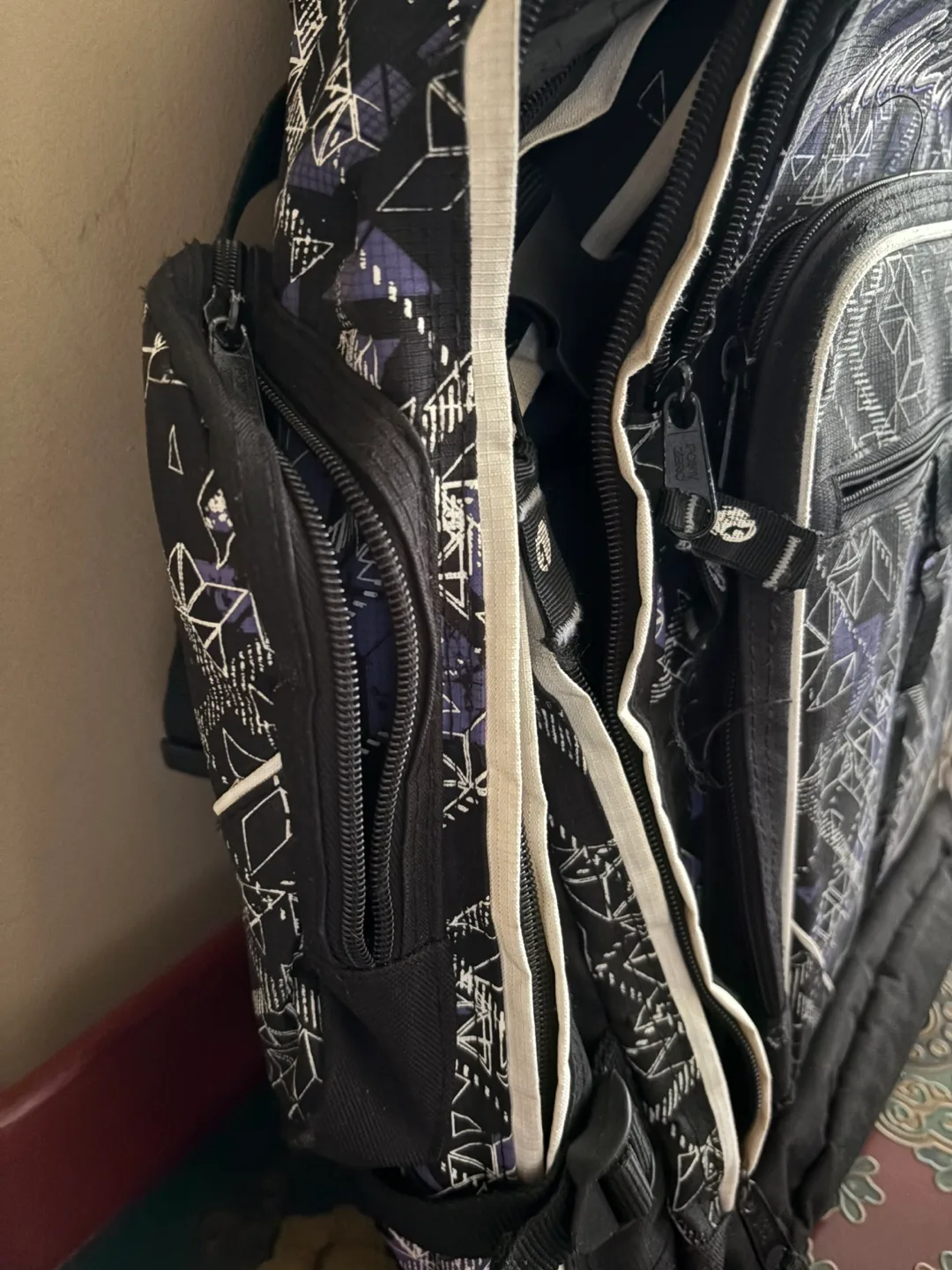 Point Zero Backpack - Black and Purple image indicator(8)