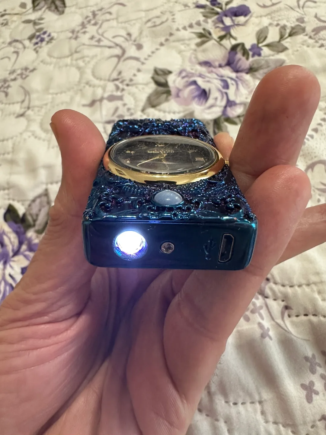 Electric lighter with watch with light image indicator(3)