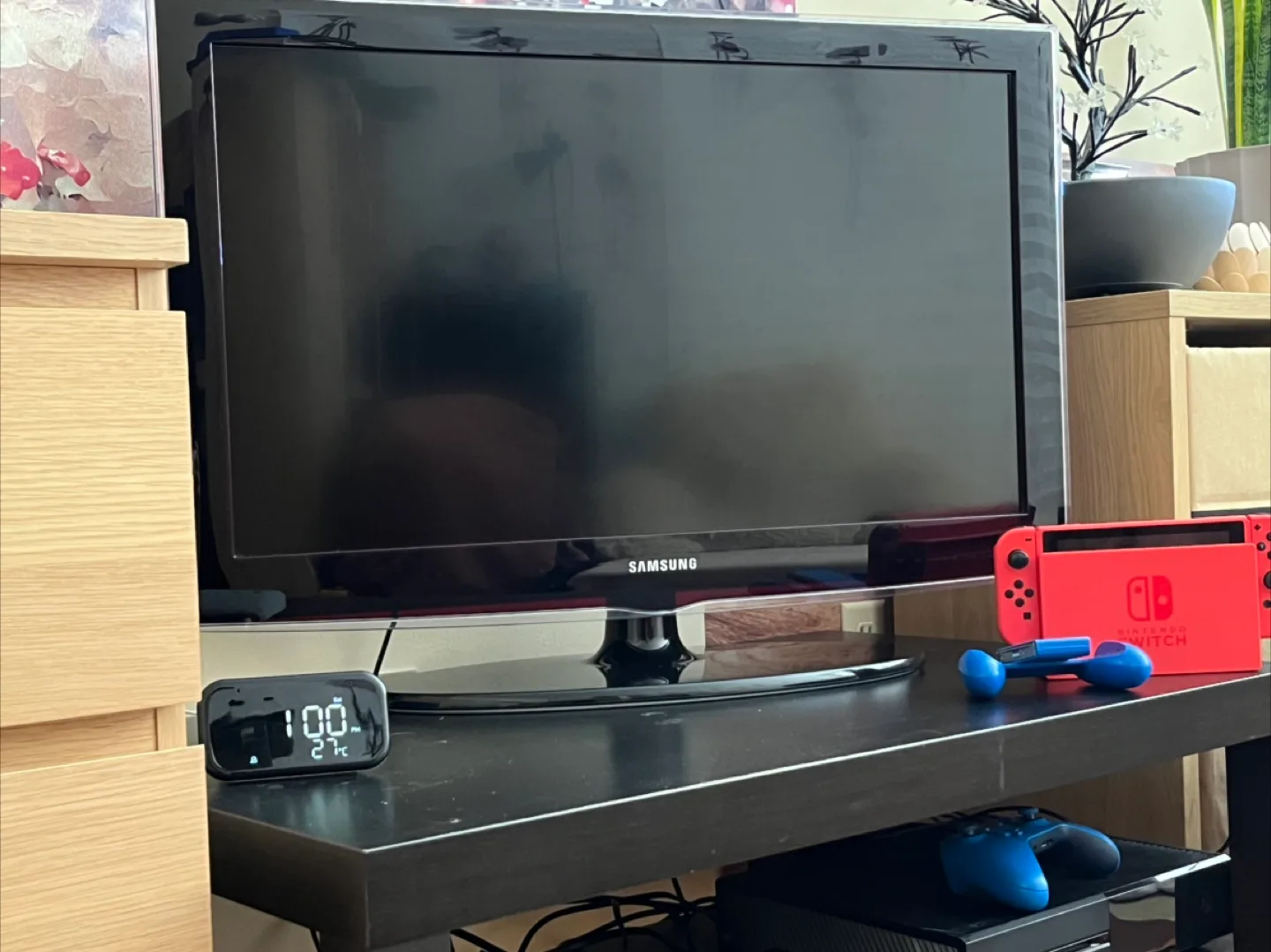 Samsung TV - 32” thumbnail