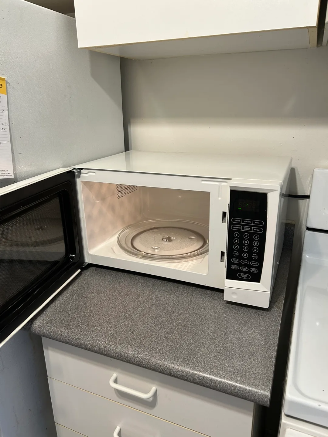 DOWNSIZING MUST GO ASAP Danby Microwave - Great Condition! image indicator(3)