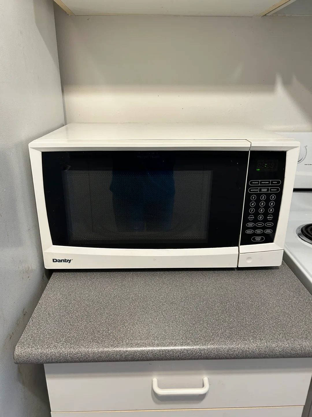 DOWNSIZING MUST GO ASAP Danby Microwave - Great Condition!