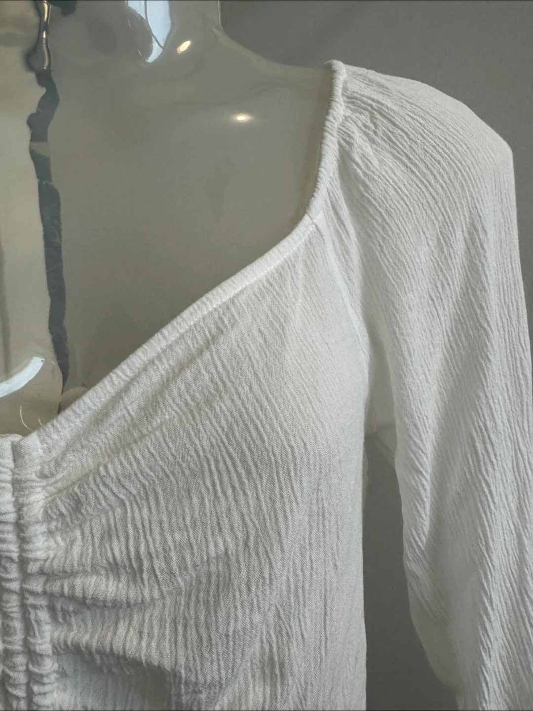 (L) White Crop Long Sleeve Top image indicator(2)