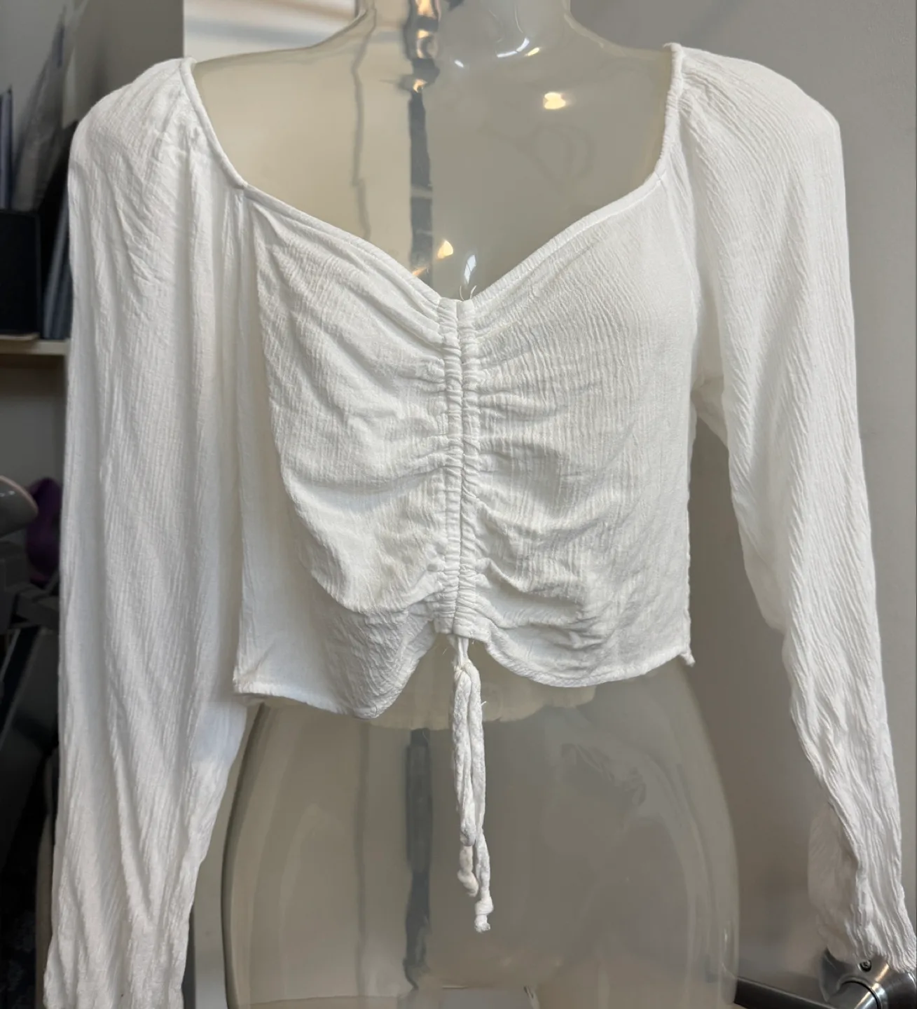 (L) White Crop Long Sleeve Top thumbnail