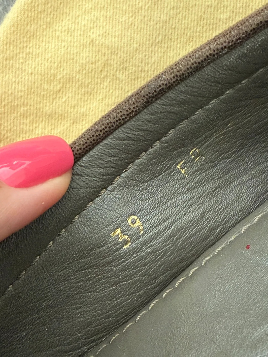 Authentic Louis Vuitton Oxford Loafer suede 39 made in Italy image indicator(9)