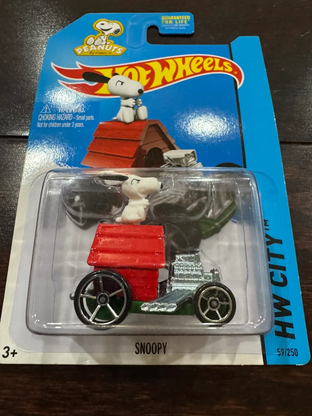 HOT WHEELS SNOOPY HW CITY PEANUTS DIECAST 2013 image indicator(3)