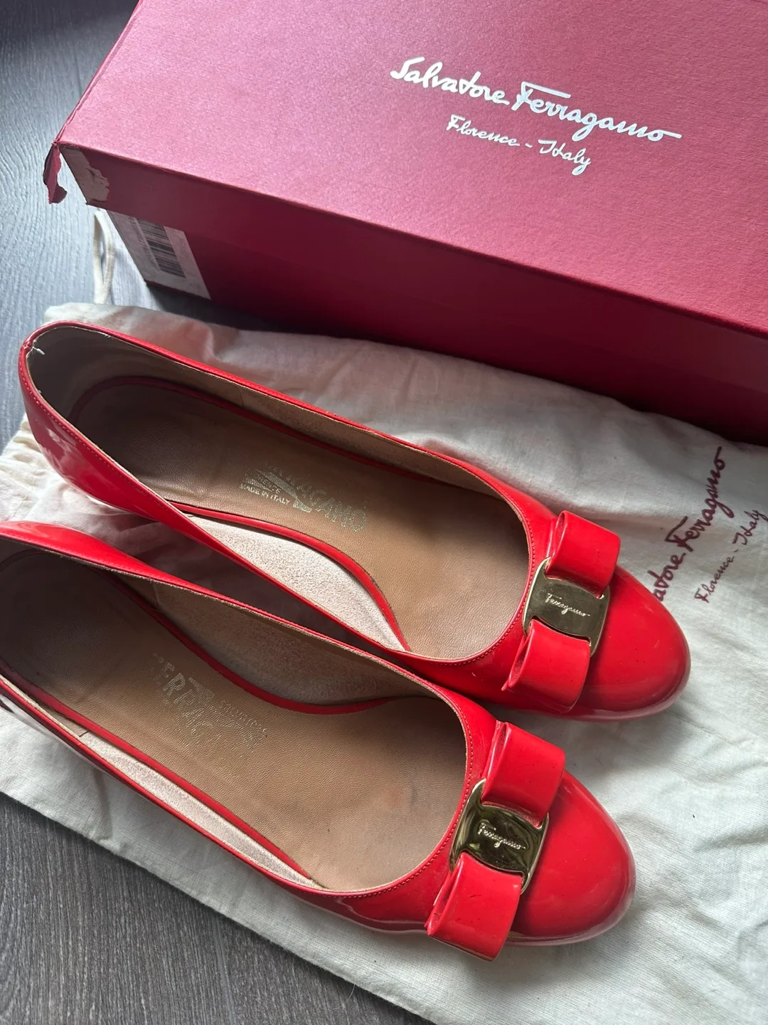 Salvatore Ferragamo Vara shoes 39 8.5 made in Italy box dust bag image indicator(4)