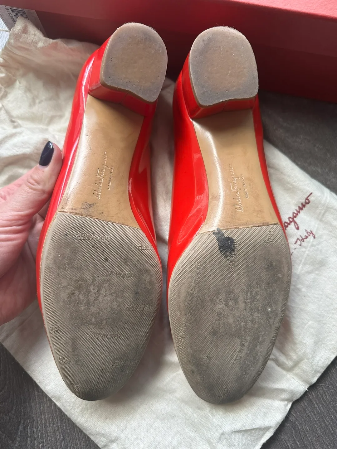 Salvatore Ferragamo Vara shoes 39 8.5 made in Italy box dust bag image indicator(8)