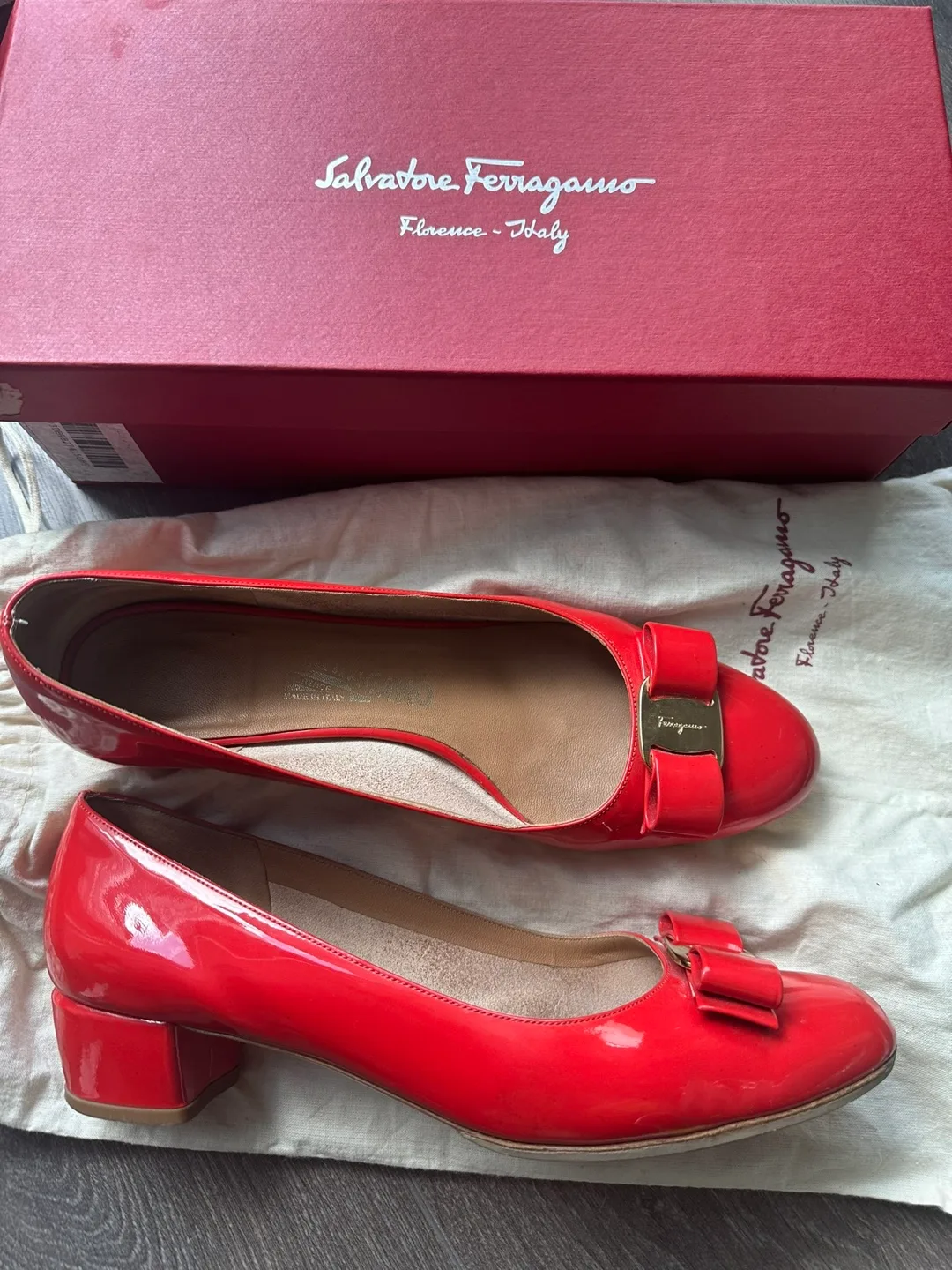 Salvatore Ferragamo Vara shoes 39 8.5 made in Italy box dust bag image indicator(2)