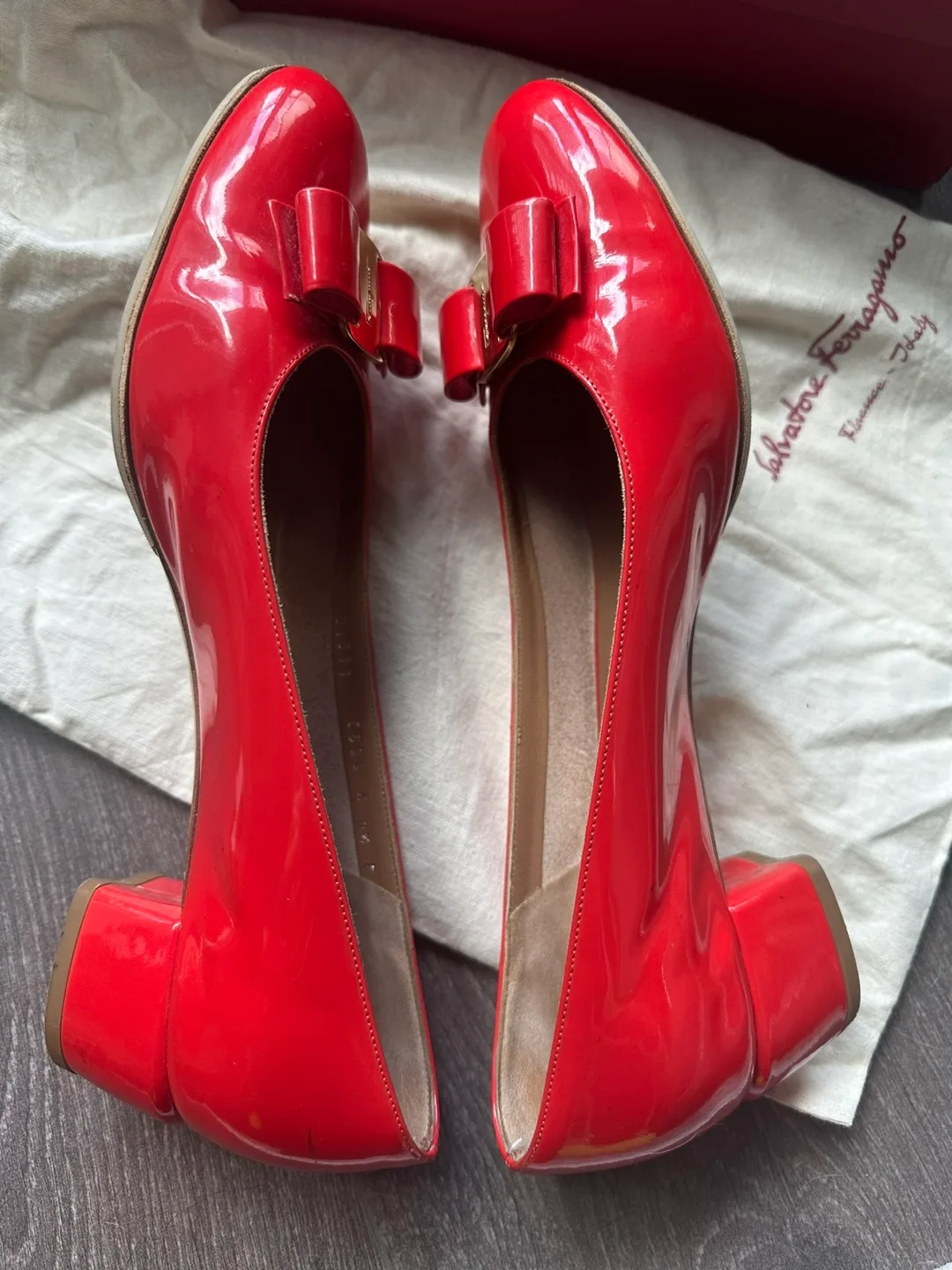 Salvatore Ferragamo Vara shoes 39 8.5 made in Italy box dust bag image indicator(5)