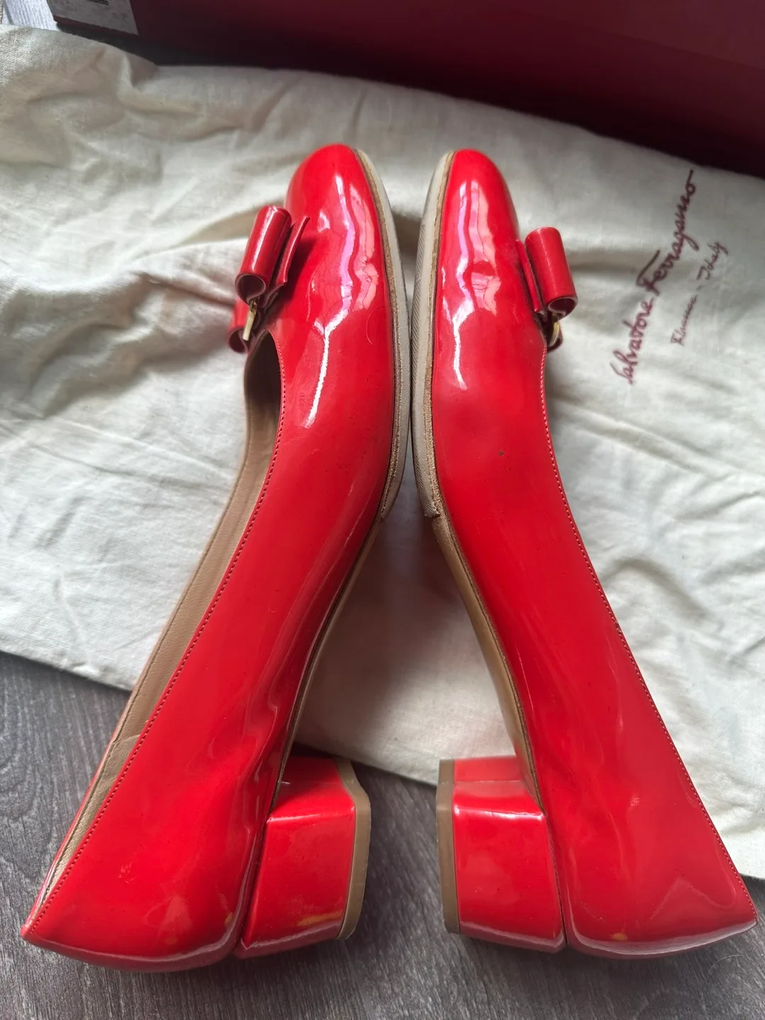 Salvatore Ferragamo Vara shoes 39 8.5 made in Italy box dust bag image indicator(3)