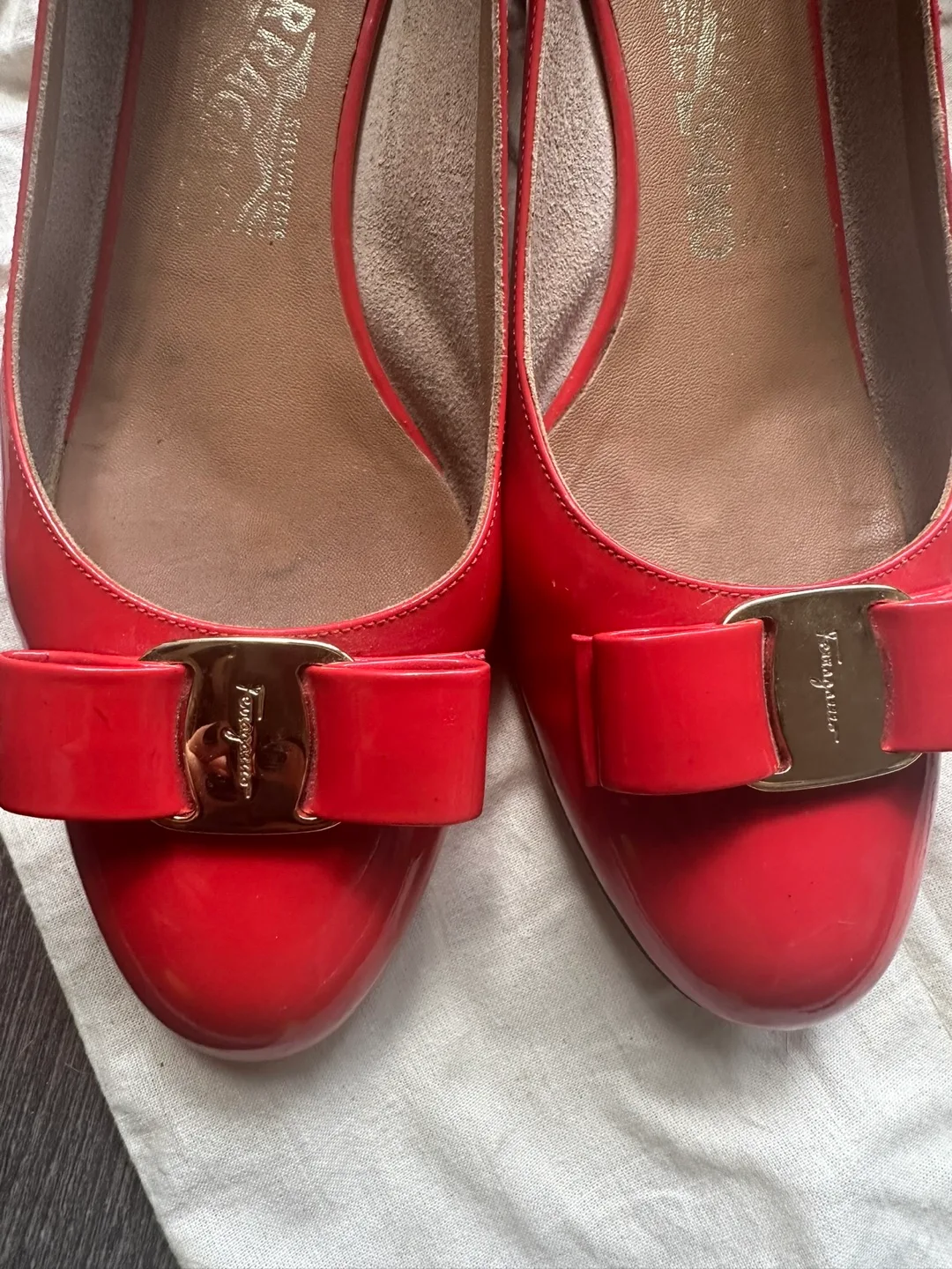 Salvatore Ferragamo Vara shoes 39 8.5 made in Italy box dust bag image indicator(6)