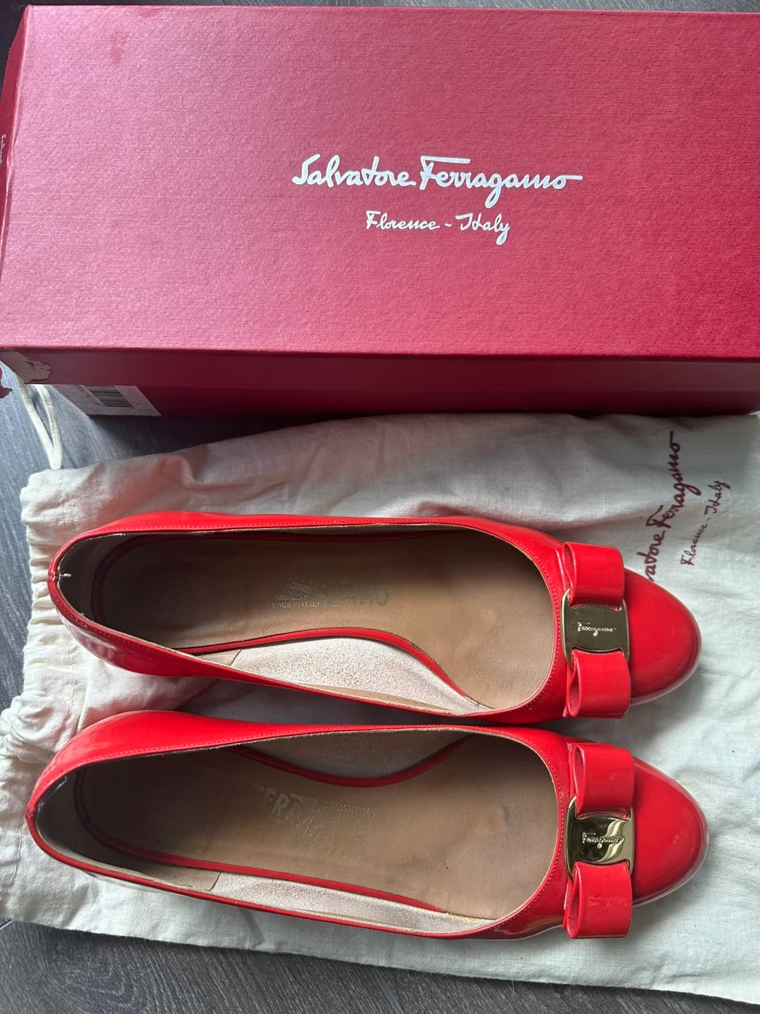 Salvatore Ferragamo Vara shoes 39 8.5 made in Italy box dust bag thumbnail