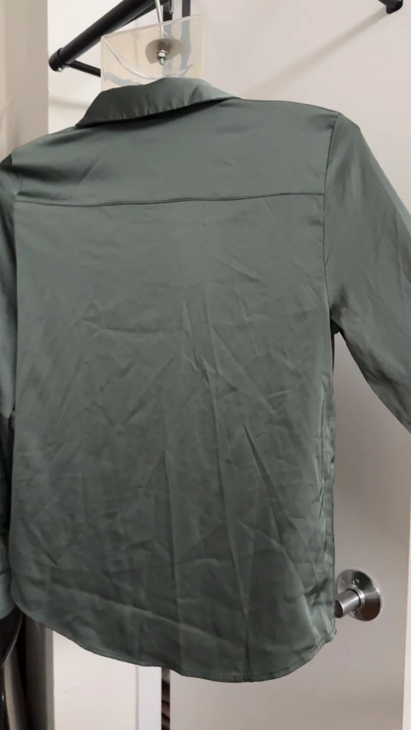 H&M Olive Green Button-Up - Size Small image indicator(3)