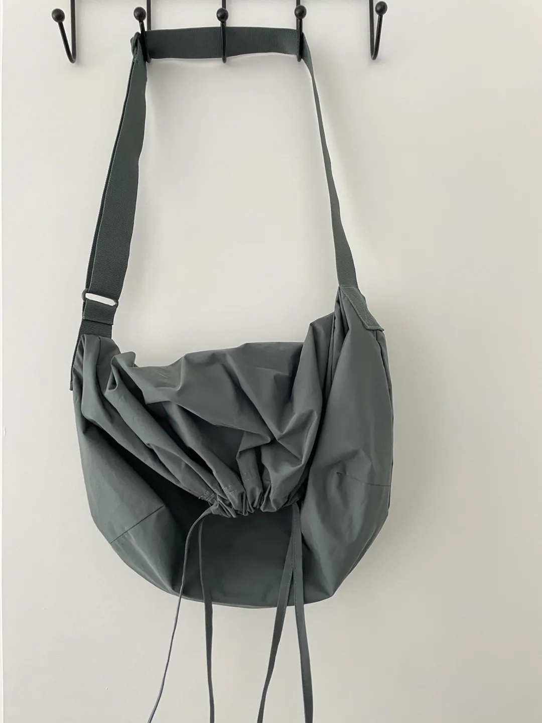 Uniqlo U drawstring bag / shoulder bag thumbnail