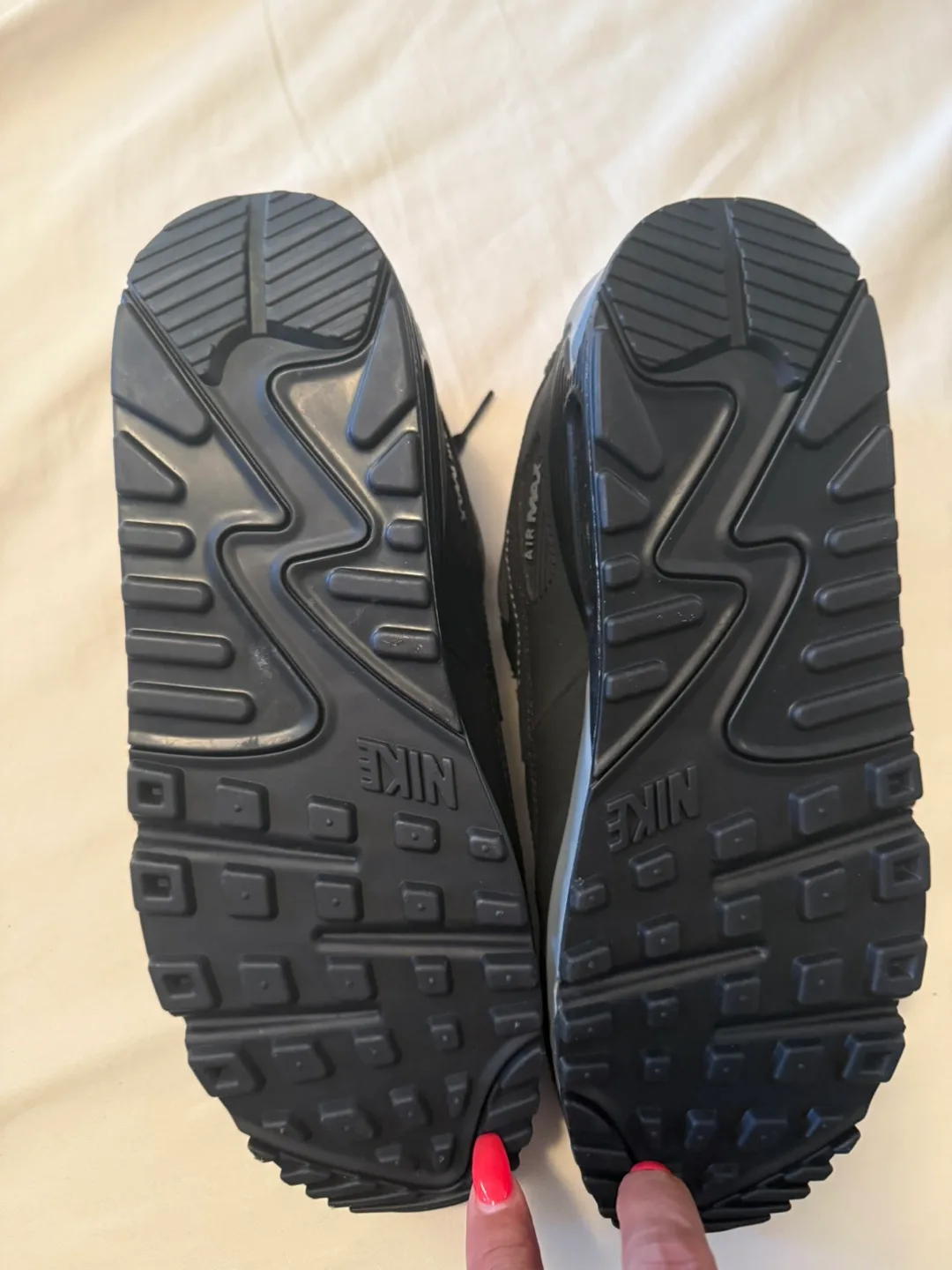 Nike Air Max 90, Size 8.5, Black image indicator(3)