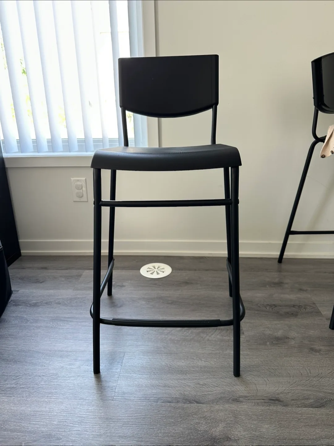 SET4x  Bar stool with backrest, black thumbnail