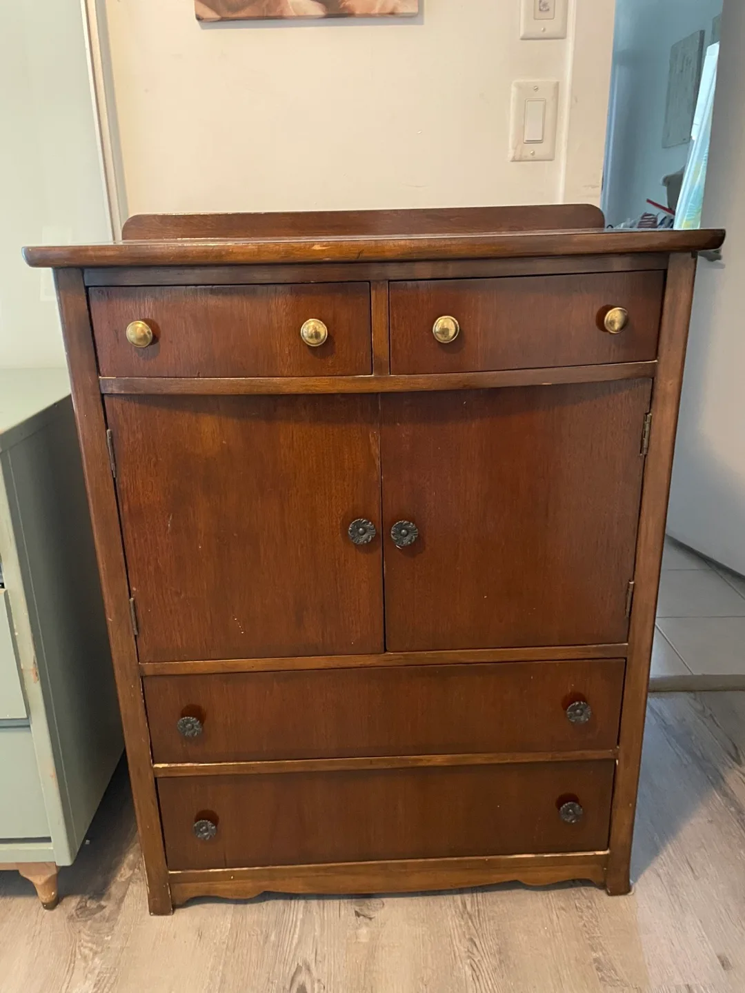 Antique Wooden Dresser thumbnail