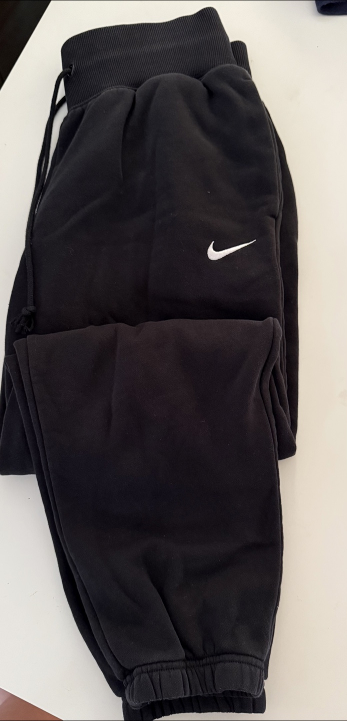 Nike Black Fleece Sweatpants- size Large