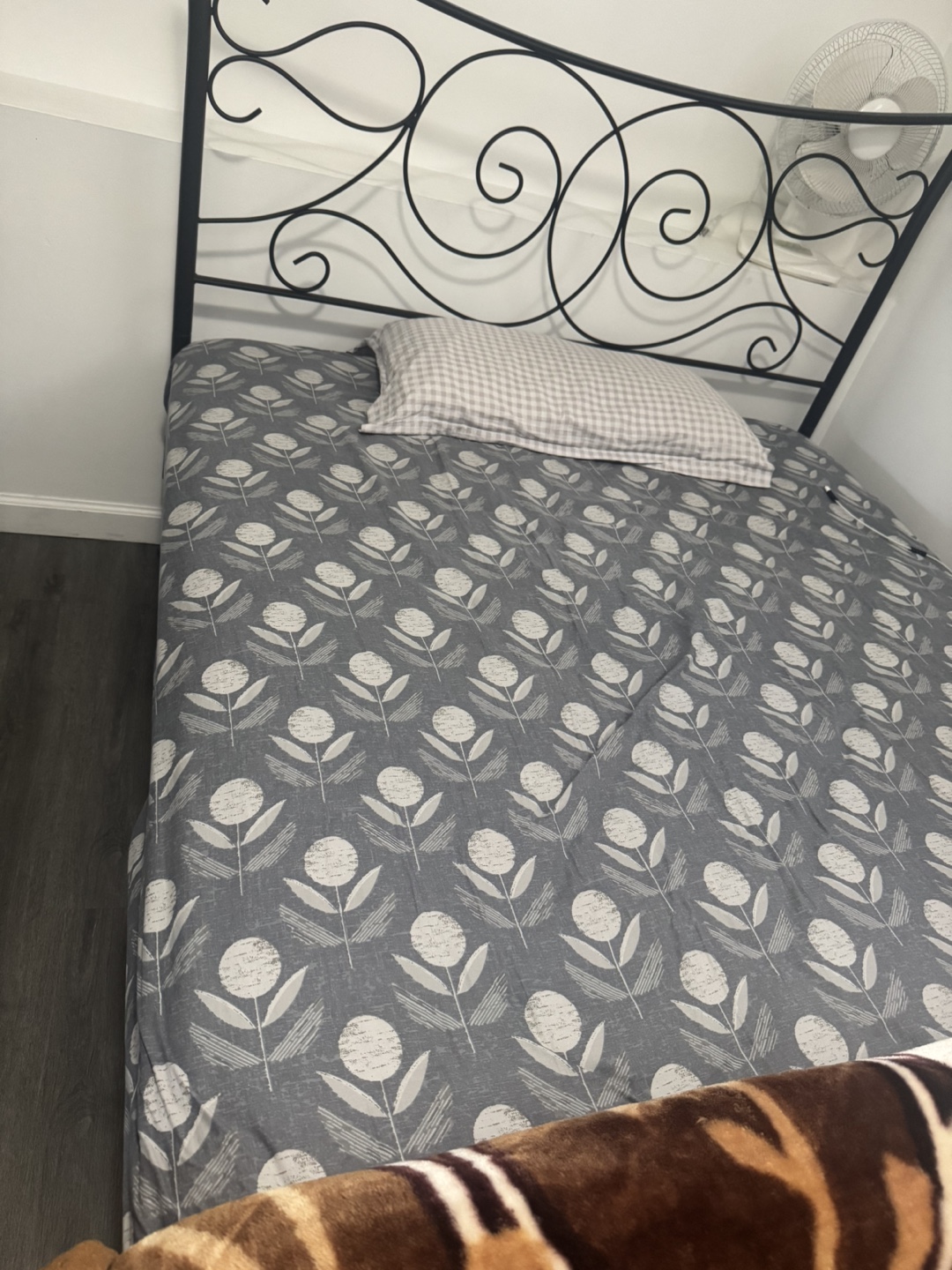 Double bed with mattress