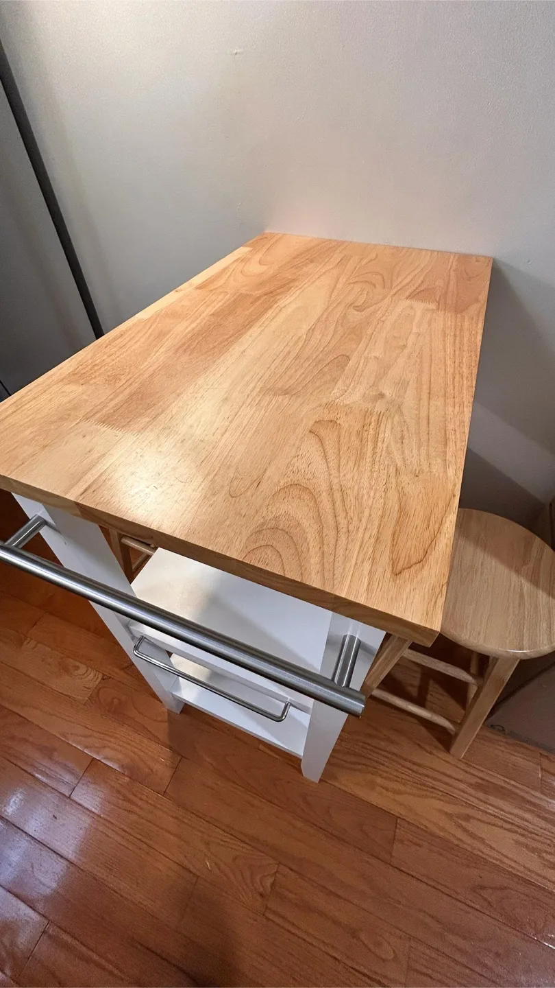 Kitchen Island with 2 Stools image indicator(4)