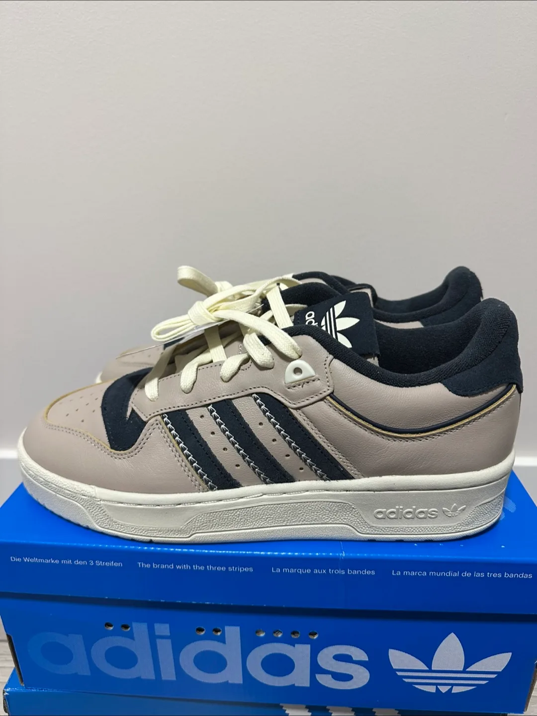 Adidas Rivalry Low Shoes, Size 9 image indicator(2)