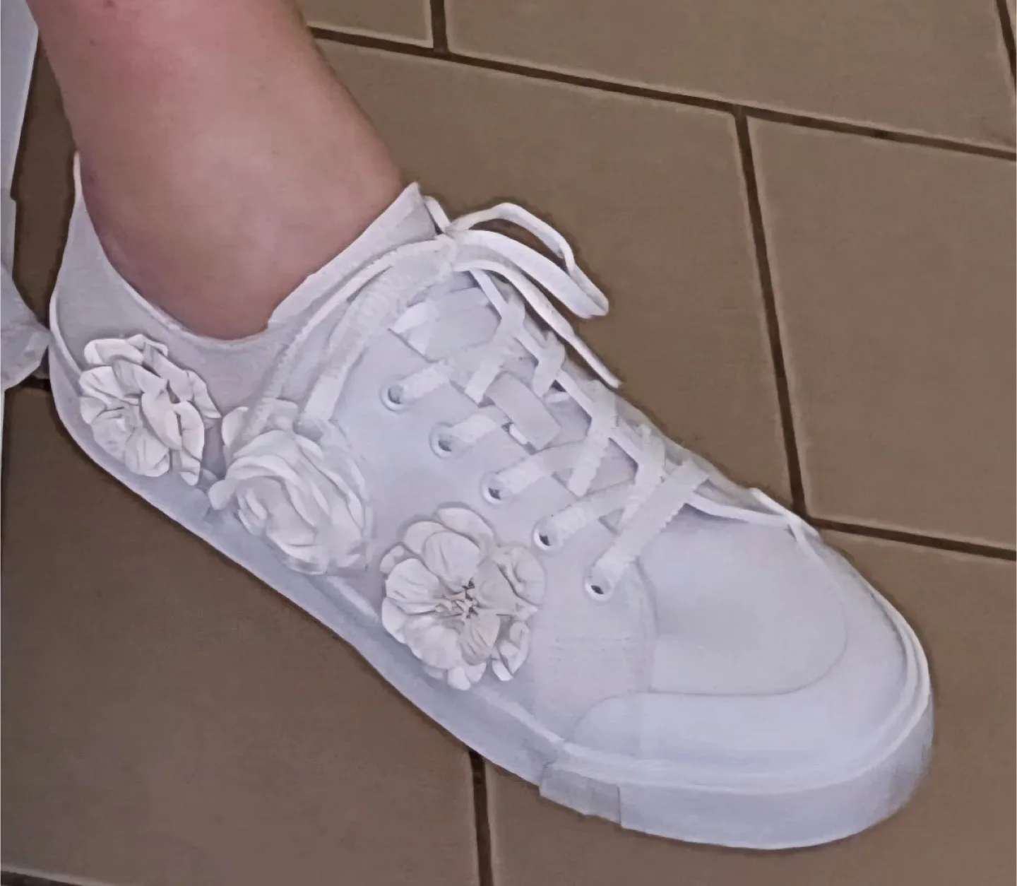 White Floral Sneakers size 40 thumbnail