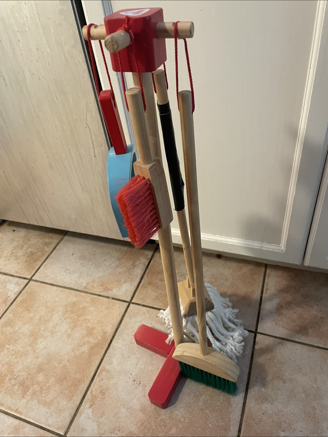 Early Learning Centre- Toys R Us Wooden Cleaning Set - photo 2