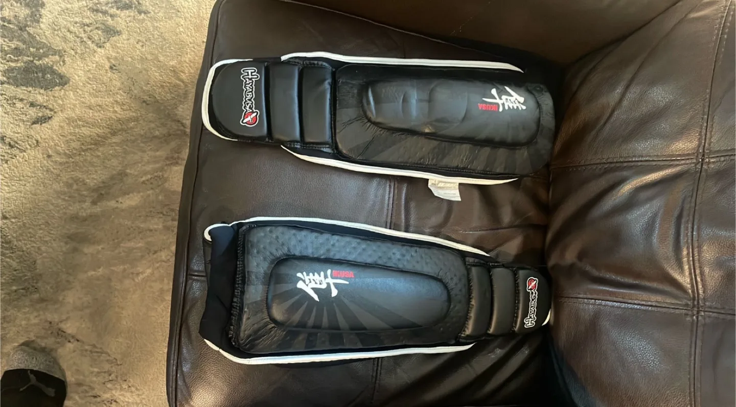 Hayabusa Ikusa Shinguards slip on XL never used image indicator(3)