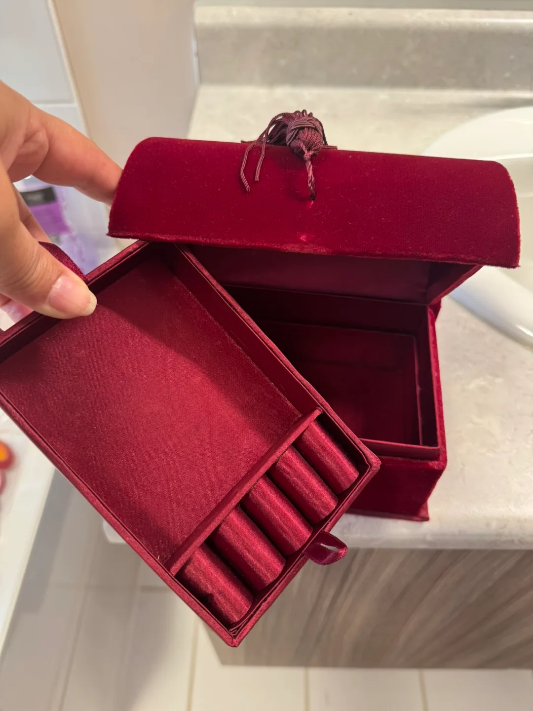 Red Velvet Jewelry Box image indicator(3)