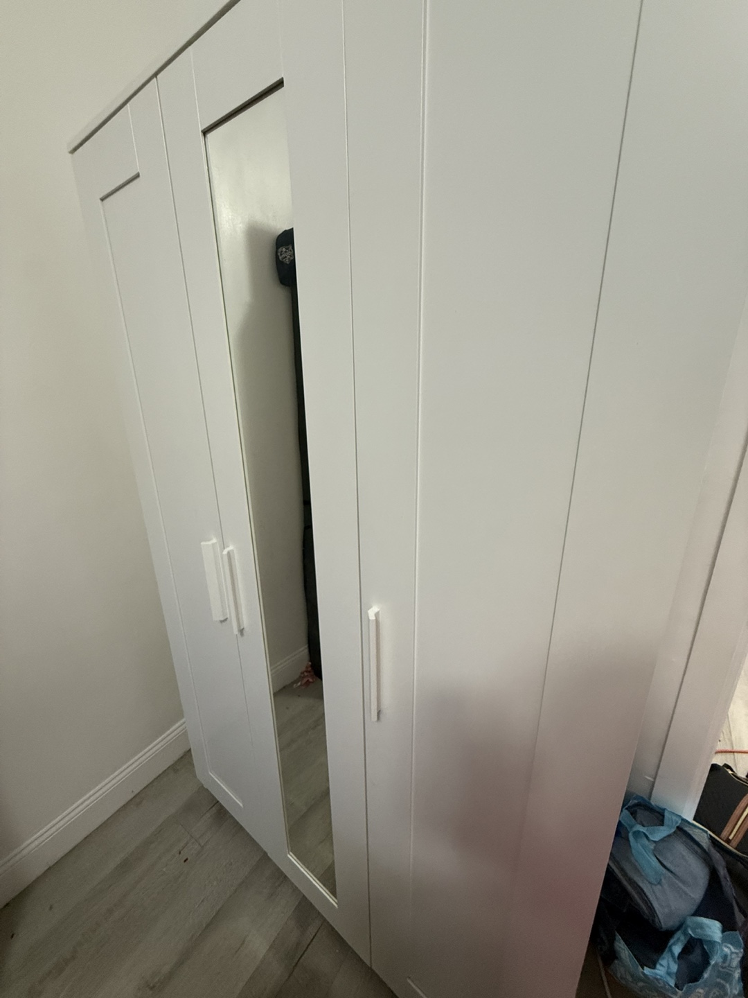 White Wardrobe/closet with mirror