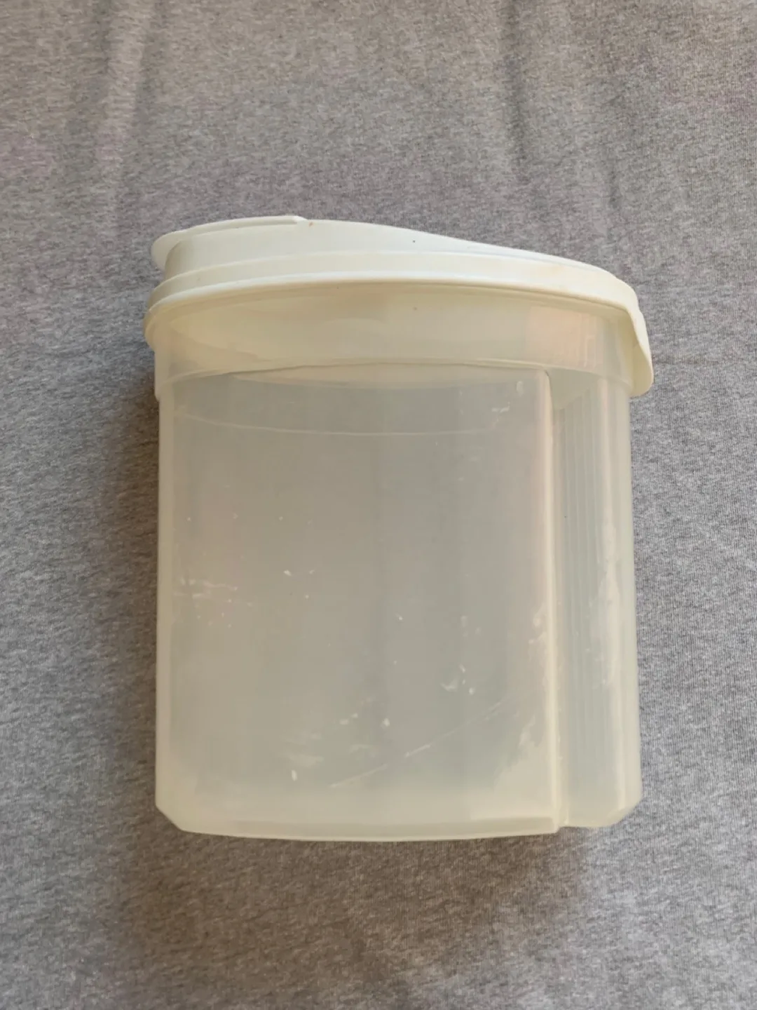 Rubbermaid 3.5 quart Food Storage Canister thumbnail