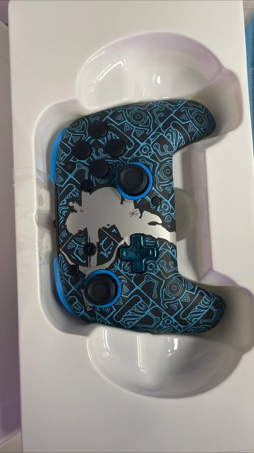 New Zelda Sheikah Glow Wired Controller + Travel Case 🧡 image indicator(5)